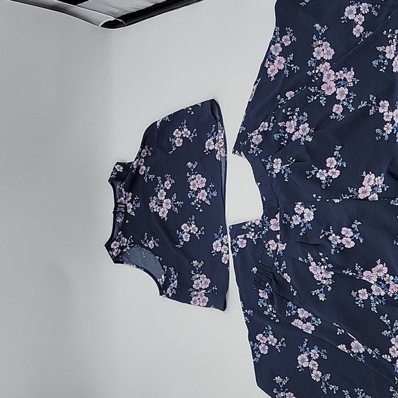 Floral Navy 2 Piece Crop Top/wide Leg Capri Outfit NEW - Picture 15 of 16